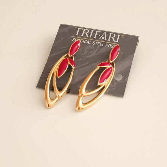 Trifari Vintage Red Enamel Dangle Earrings Gold Tone Leaf Post Drop Earrings - Picture 1 of 10